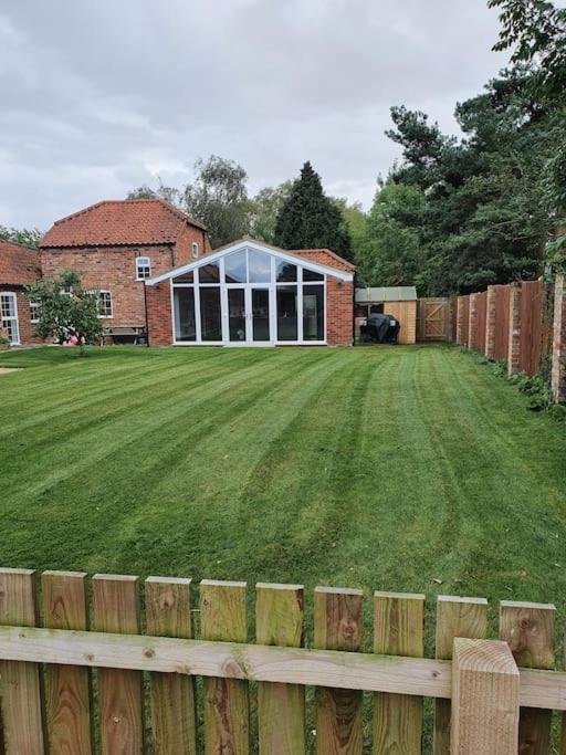 Willow Tree Farm Cottage With Bbq Hut Tattershall Thorpe Exterior foto